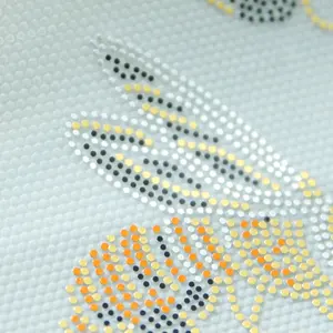 Giyim için ısı iletim etiketleri fabrika özel Logo lazer Glitter düzeltme aplikler payetler pul