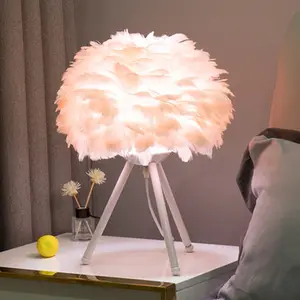 Modern lamba çalışma masası devekuşu tüyü lamba yatak odası başucu dekorasyon Led masa lambaları