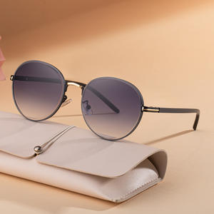 แว่นกันแดดทรงวงรีขนาดใหญ่สำหรับผู้หญิง ป้องกันรังสียูวี 400 กรอบพลาสติกและโลหะ ระดับ 2 พร้อมบรรจุภัณฑ์แบบซอง - Product Image 3