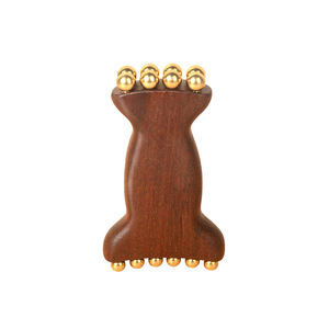 Masseur facial en bois <span class=keywords><strong>de</strong></span> santal doré avec perles en laiton doré pour lifting du visage, joues, ligne <span class=keywords><strong>de</strong></span> la mâchoire et rides nasolabiales - Product Image 1
