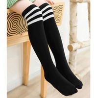 Chaussettes d'étudiant tricotées au genou blanches et noires personnalisées en gros pour filles Chaussettes en maille jeune haute compression respirantes et solides