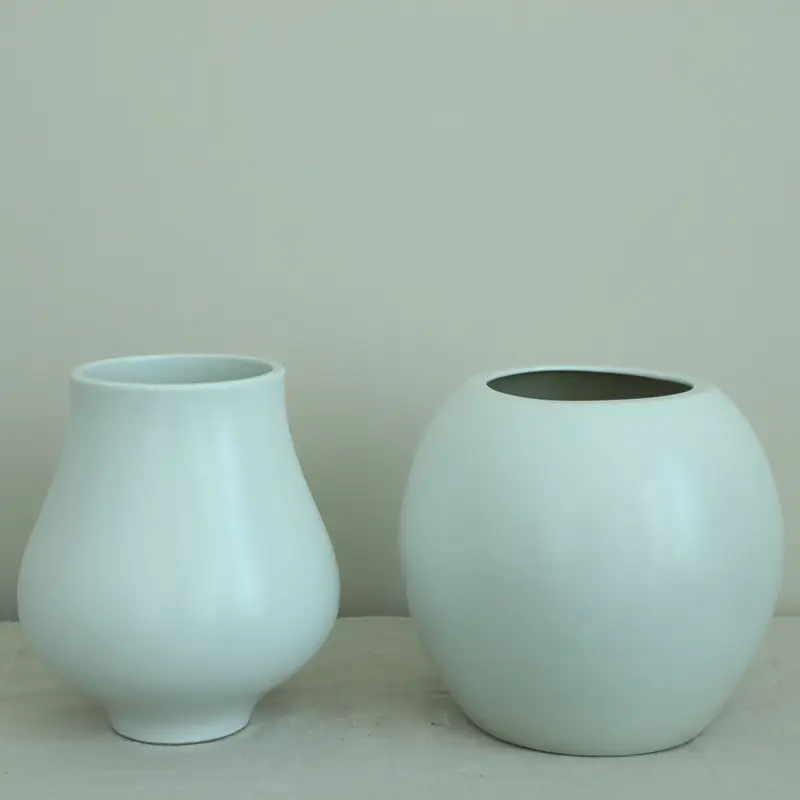 Artistes en céramique modernistes américains Sol en céramique rustique Grand vase Poterie Argile Grand vase en terre cuite pour fleurs
