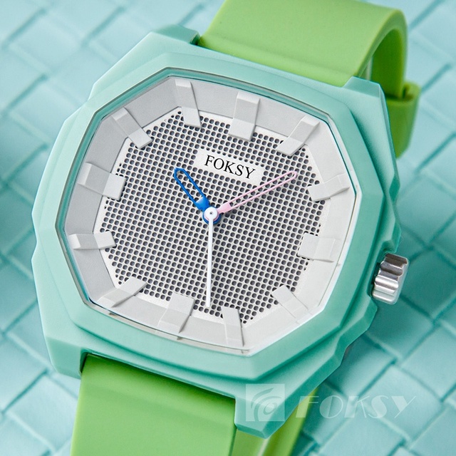 China Factory Wholesale for OEM ODM Plastic Custom Logo Brand Men's Luxury Quartz Watch with Silicone Band and Glass Dial