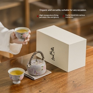 Juego de Té de Cerámica Pintado a Mano, Una Tetera y Dos Tazas, con Diseño de Crisantemo Bajo Esmalte, Ideal como Regalo, en Caja de Regalo, Juego Pequeño - Product Image 3