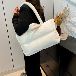 Sacs fourre-tout matelassés grande capacité, logo personnalisé, 10 couleurs disponibles, sac à main matelassé pour femmes - Product Image 4