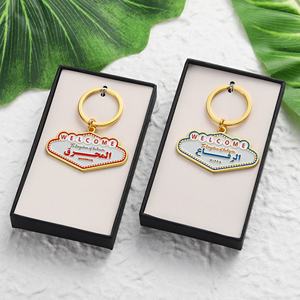 Llavero de Metal Personalizado de Aleación de Zinc con Esmalte Dorado, Recuerdo Turístico Creativo de Arabia Saudita, con Caja de Empaque - Product Image 2