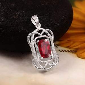Colgante de Plata de Ley 925 Maciza con Rubí de Moçambique Rojo Sangre Clásico de 11x7 MM, Creado en Laboratorio, Corte Cojín, Impecable, para Compromiso - Product Image 3