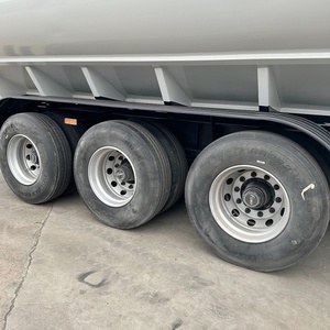 Semi-remorque citerne à aliments en vrac personnalisée à 3 essieux, 9 à 12 m, pour le transport de bétail et de volailles en ferme - Product Image 6