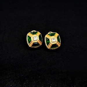 Boucles d'oreilles clous vertes Kundan plaquées or avec zircon, bijoux fins géométriques pour cadeau de fête - Product Image 1
