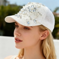 Casquette de baseball blanche en gros avec perles scintillantes pour mariages, fêtes de plage et événements spéciaux pour femmes
