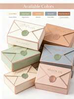 Boîte cadeau réutilisable écologique de style enveloppe rétro avec sceau doré en relief, logo personnalisé et design décoratif