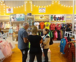 قميص بناتي صيفي مطبوع حسب الطلب من القطن 100٪ بأكمام مكشكشة وتصميم كاجوال مع دانتيل - Product Image 5