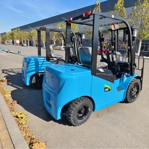 Montacargas Eléctrico de 3 Toneladas con Batería de Iones de Litio, Operación con Asiento, Uso en Interiores, Neumáticos Sólidos - Product Image 3