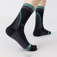 Chaussettes de sport durables pour jeunes hommes, couleur personnalisée, respirantes, séchage rapide, antibactériennes, semelle écologique pour le printemps et les activités de plein air