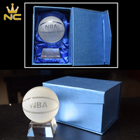 Trophée de basket-ball en cristal optique personnalisé avec base trapézoïdale courte