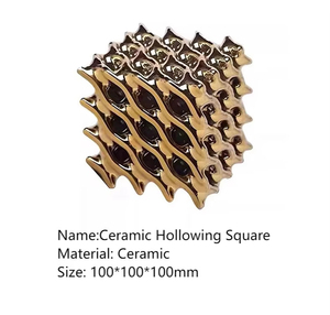 Decoración de jardín personalizable con jarrón de vidrio de colores y combinación de cubos Rubik. - Product Image 4