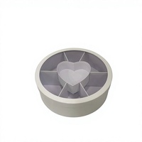 Op maat gemaakte grote ronde fruit- en bloemen geschenkdoos met venster, meerdere compartimenten, composietkarton, 'Hug Bucket'-design