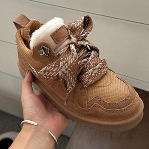 รองเท้าบูตกันหิมะหนังแท้สำหรับผู้หญิงทันสมัย100% จากนักออกแบบแฟชั่นสินค้าใหม่2025 - Product Image 3