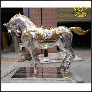 Personnalisable fibre de verre coloré bleu <span class=keywords><strong>blanc</strong></span> porcelaine mosaïque <span class=keywords><strong>cheval</strong></span> Sculpture jardin rue paysage décor Design résine artisanat - Product Image 4