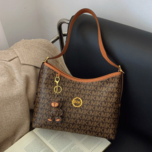 <span class=keywords><strong>Sac</strong></span> fourre-tout <span class=keywords><strong>de</strong></span> luxe en cuir PU grande capacité, étanche, à fermeture éclair, élégant et polyvalent, porté main, épaule ou croisé, idéal pour les voyages féminins - Product Image 4