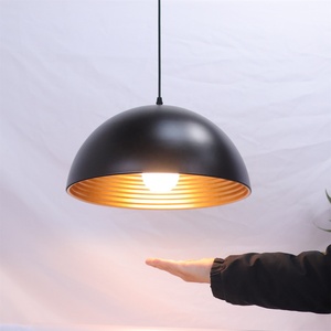 Joyinled 15英寸黑金金属吊灯，大胆纹理哑光黑色圆顶手工贴金箔吊灯 - Product Image 1