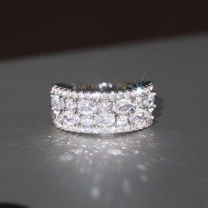 Anello da Donna T0325 in Oro Bianco con Diamante Taglio Brillante Rotondo Colore G Naturale Classico per Matrimonio - Product Image 2