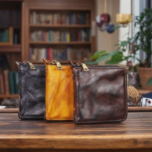 Portefeuille en cuir vintage fait main avec fermeture éclair, porte-cartes durable avec protection RFID et motif de poignée unique, porte-monnaie - Product Image 4