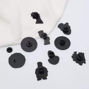 Broche en Gros Mignonne Émail Anime, Épingles en Métal Allié Imprimé UV pour Vêtements, Pins Amusants Simpsons & Cartoon Yoshida en Stock - Product Image 6