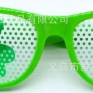 แว่นตาปาร์ตี้รูปโคลเวอร์ กรอบพลาสติกสีเขียว ตกแต่งวันเซนต์แพทริค - Product Image 4