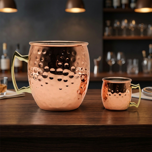 Ensemble de tasses à Moscow Mule en cuivre massif, fabriquées à la main, avec finition martelée et poignée en laiton, compatibles lave-vaisselle et micro-ondes, pour les fêtes - Product Image 4