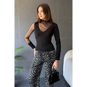 Chemisier élégant pour femme à col semi-montant avec superposition en maille transparente, style moderne et romantique, haut blanc à manches longues pour le quotidien - Product Image 1