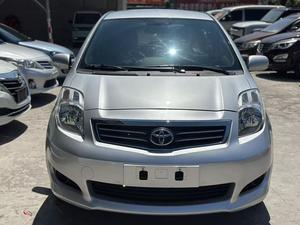 <span class=keywords><strong>Yaris</strong></span> 2010 1.5L Cambio Automatico Berlina - Guida a Sinistra, Interni in Pelle Scura R15, Emissioni Euro VI, Ben Tenuta, Efficiente nei Consumi - Product Image 2