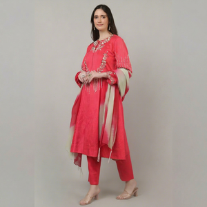 Robe de soirée 3 pièces tendance ethnique pour femme, couleur rose, avec perles, broderies Dana, sequins et travail de perles. - Product Image 1