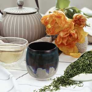 Taza de cerámica artesanal de alta calidad con diseño único para regalos corporativos o uso de oficina de marca en la costa más baja - Product Image 5