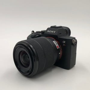 Appareil photo plein format Sony Alpha <span class=keywords><strong>7R</strong></span> <span class=keywords><strong>III</strong></span> A7R3 en gros avec kit objectif 28-70mm OSS, 42,4MP, 4K, double carte SD, batterie Z, pack professionnel - Product Image 2