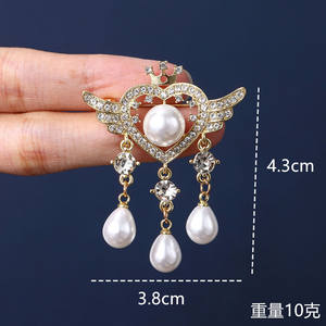 Broche de luxe rétro en alliage plaqué or, motif géométrique, croix, fleur, perle, pour homme, idéale pour les mariages, les fiançailles et les fêtes - Product Image 3