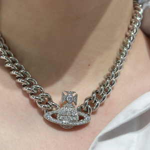 Collar de Clavícula Magnético de Alta Gama Empress Dowager Vivienne, de Acero Inoxidable Grueso, Chapado en Oro, con Circonita Cúbica y Estrella, Estilo Urbano - Product Image 1