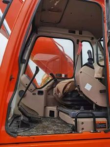 รถขุดตีนตะขาบ Doosan DH220LC-7 มือสองจากเกาหลี พร้อมปั๊ม OEM ของแท้  มีอุปกรณ์เสริมมาตรฐานให้เลือก รวมถึงอุปกรณ์เสริมแบบ Thumb Attachment - Product Image 6
