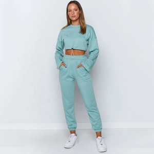 เสื้อฮู้ดครอปท็อปแบบสวมใส่สบาย พิมพ์ลายตามสั่ง ปี 2025 ขายส่งพร้อมโลโก้ตามสั่ง ชุดวอร์ม เสื้อสเวตเชิ้ตผู้หญิงทรงโอเวอร์ไซส์ ชุดเซ็ตสองชิ้น - Product Image 1