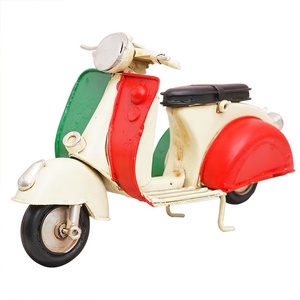 Modellino 3D Vintage di Mini Scooter in Metallo per Decorazione Domestica, Regalo, Decoro da Scrivania Antico, Modello di Moto in Metallo Pressofuso in Vendita - Product Image 1