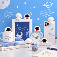 Mini figurine d'astronaute mignonne, homme de l'espace grimpeur, figurine décorative pour voiture, téléphone, ordinateur portable, moniteur, mini figurines décoratives