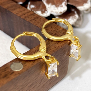 Vente en gros de boucles d'oreilles créoles tendance en zircon cubique plaqué or 18 carats, pavé vert, vermeil pour femmes, cadeau - Product Image 1