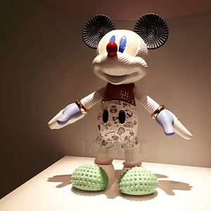 Los Nuevos Adornos y Esculturas Creativas de Mickey son Adecuados para Salas de Exposiciones y Artículos de Decoración del Hogar. - Product Image 1