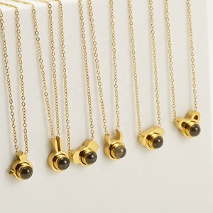 Empañar gratis 18k chapado <span class=keywords><strong>en</strong></span> oro 12 Zodiaco signo Animal colgante <span class=keywords><strong>de</strong></span> acero inoxidable <span class=keywords><strong>de</strong></span> 100 idiomas <span class=keywords><strong>te</strong></span> <span class=keywords><strong>amo</strong></span> proyección collar - Product Image 4