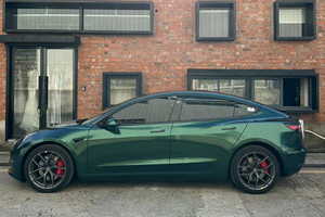 Film vinyle PET vert royal brillant pour Tesla Model 3 et Model Y, auto-cicatrisant, avec technologie Air Release, épaisseur 8,5 mil, film de protection pour véhicule, film de changement de couleur - Product Image 3