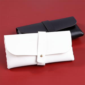 Étui à lunettes et sac à lunettes en cuir à boucle en daim - Product Image 1