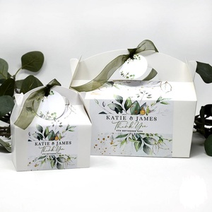 Scatola bomboniera personalizzata con foglie di eucalipto, torta, dolci, attività, scatole regalo. Decorazioni da tavolo e Paperie abbinate disponibili. - Product Image 2
