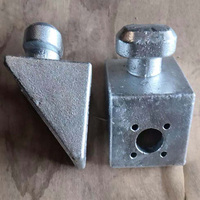 Verrouillage latéral à torsion pour coin de conteneur standard