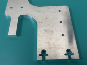 Fabrication sur mesure OEM de pièces métalliques en acier inoxydable pour plaques de base d'équipement par usinage CNC par portique, tolérance stricte - Product Image 4