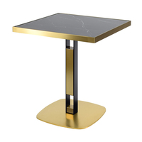 Table de salle à manger carrée en pierre frittée de luxe sur mesure OEM, base en acier inoxydable noir et or pour café, bistrot, hôtel
